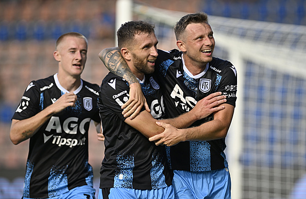 ONLINE: Slovácko - Teplice 2:1, domácí v závěru otáčejí po Radostově vyloučení