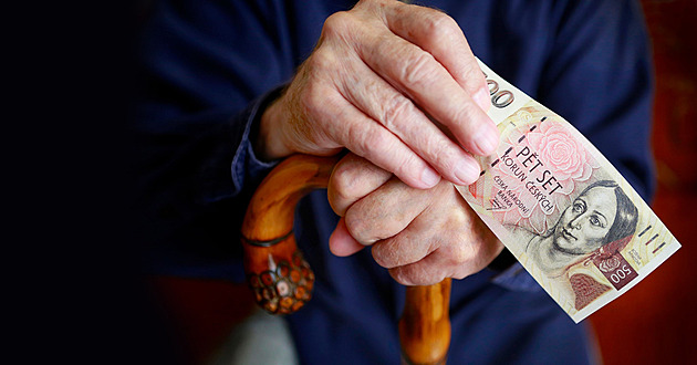 Češi jsou na důchod připravenější, třetina se však obává nedůstojného stáří