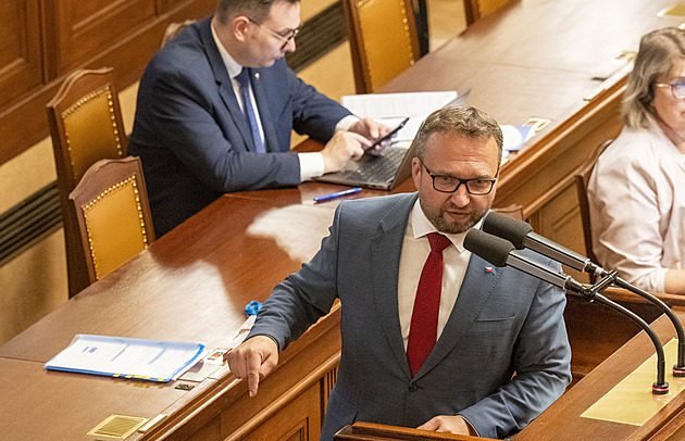 Na růst platů ve veřejné sféře chce vláda příští rok přidat 27 miliard korun