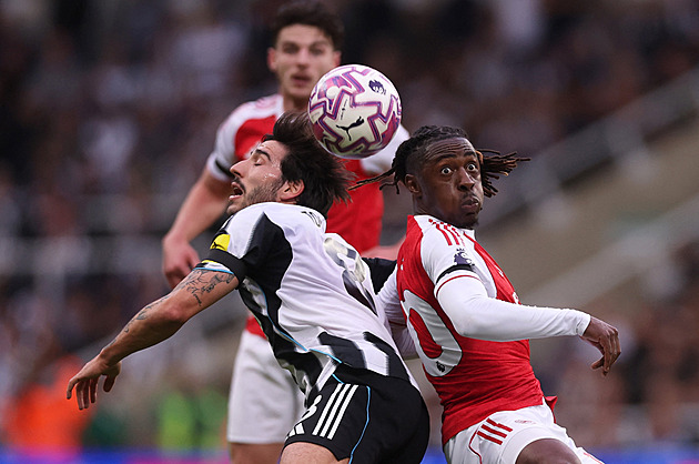 ONLINE: Arsena srovnává proti Newcastlu, Aston Villa se dočkala první výhry v sezoně