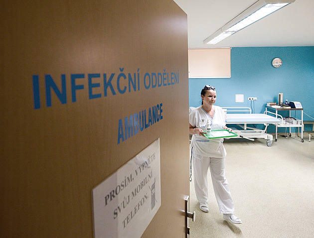 Praha čelí lokální epidemii žloutenky. MHD se bude dezinfikovat jako za covidu