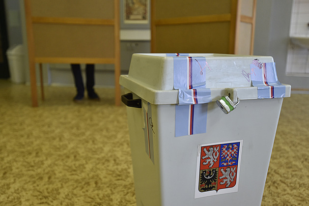 Milionové dary před volbami. Kdo z byznysu financuje české politické strany