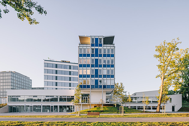Panelárna Prefa v Holešovicích konečně ožívá. Architekti ji otevřou veřejnosti