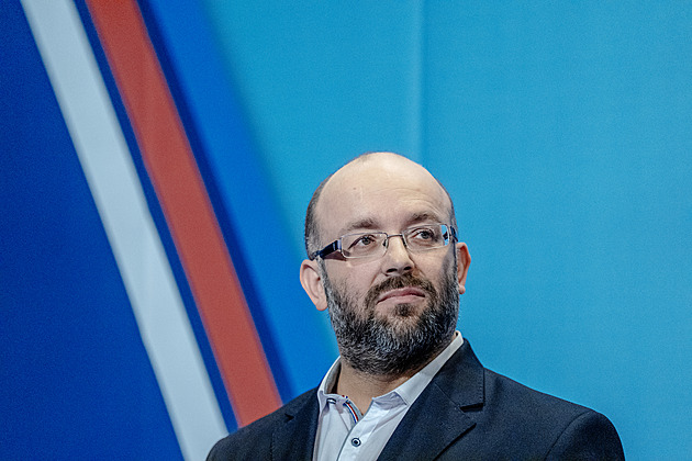 Sterzik vyprovokoval lídry slovy o ústavě. Miliardář vám platí dovolenou, útočí Hřib