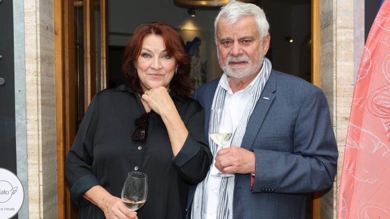 Štěpánek s Adamovskou září štěstím: Sblížila je překvapivá vášeň. Jak přestavěli chalupu?