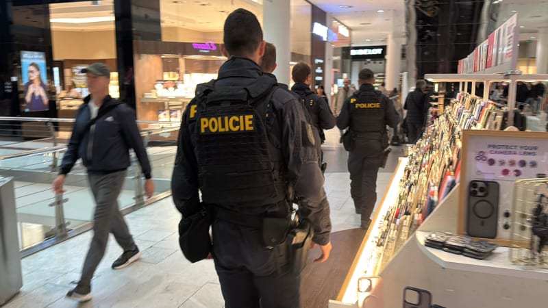 Z Bohnic utekl nebezpečný 26letý pacient. V minulosti útočil sekerou, policie ho dopadla