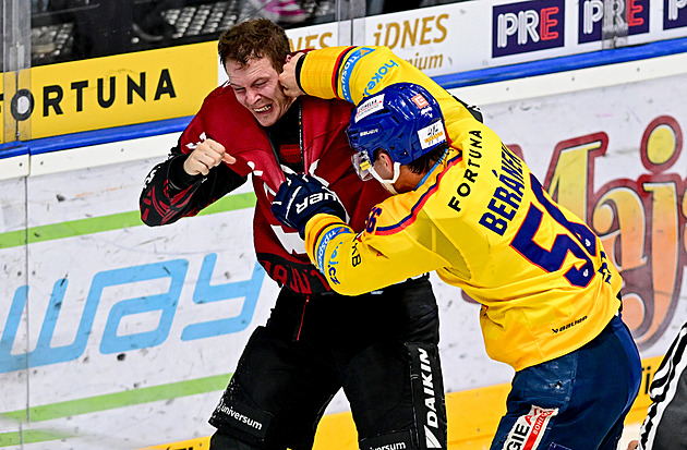 ONLINE: Sparta svalila Motor, Pardubice vedou v derby. Překvapí Litvínov Kometu?