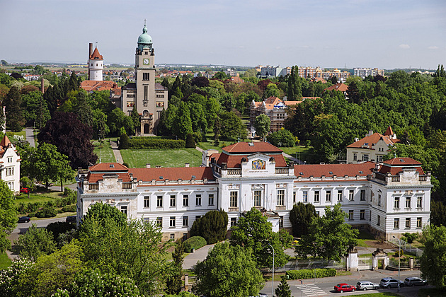 Schizofrenického vraha pouštěla léčebna na vycházky pravidelně, testovala ho