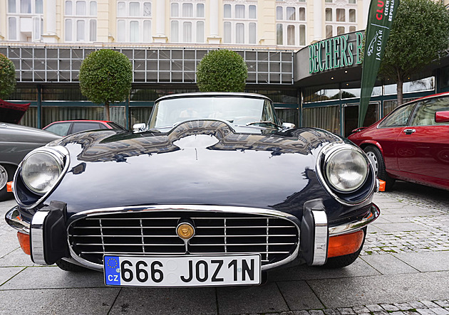 Turek po kauzách slaví jubileum. Na oslavu  pozval Macinku i členy Jaguar klubu