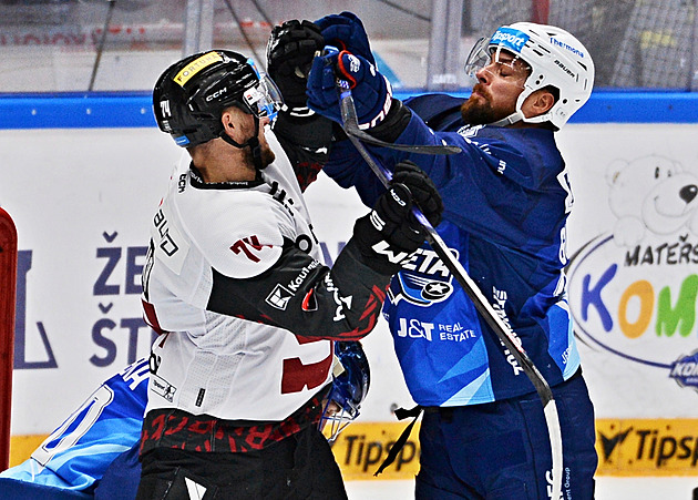 ONLINE: Třinec rychle vede v Liberci, gól slaví i Hradec. Sparta hostí Kometu