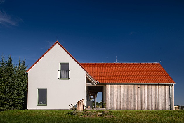 Mladá rodina našla štěstí v jihočeské vesničce. Dřevostavba jim změnila život