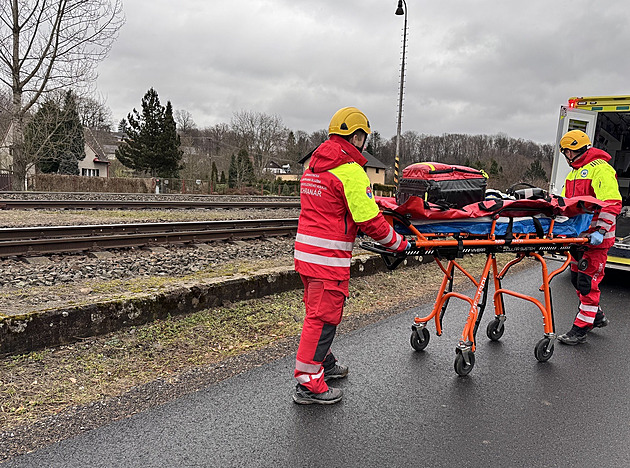 V Černošicích srazil vlak člověka, hlavní trať od Plzně do Prahy byla neprůjezdná