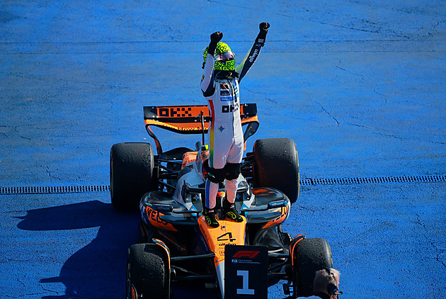 Norris vyhrál v Mexiku a posouvá se do čela šampionátu, Piastri skončil až pátý