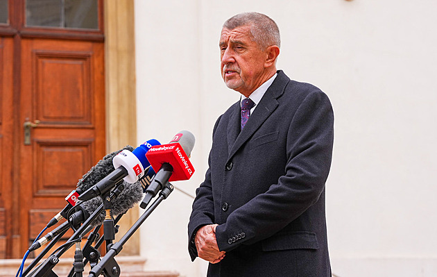 Prezident Pavel pověřil šéfa ANO Babiše jednáním o sestavení vlády