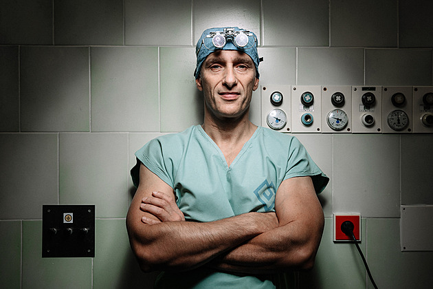 Pro páteř je vůbec nejhorší předklon, říká lékař. Někdy pomůže, když pacient zhubne