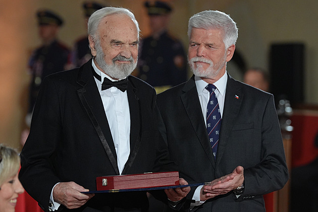 Státní vyznamenání: Pavel ocenil Svěráka, Drábovou, odbojáře i školáka zachránce