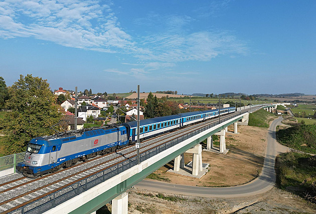 Na nádraží v Hodoníně srazil vlak člověka, na místě zemřel. Další je zraněný