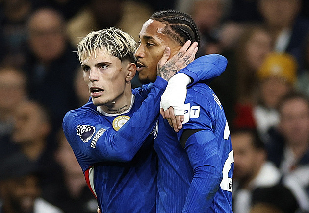 ONLINE: Liverpool zvyšuje, šlágr pro Chelsea. Slaví i Arsenal, Krejčí opět padl