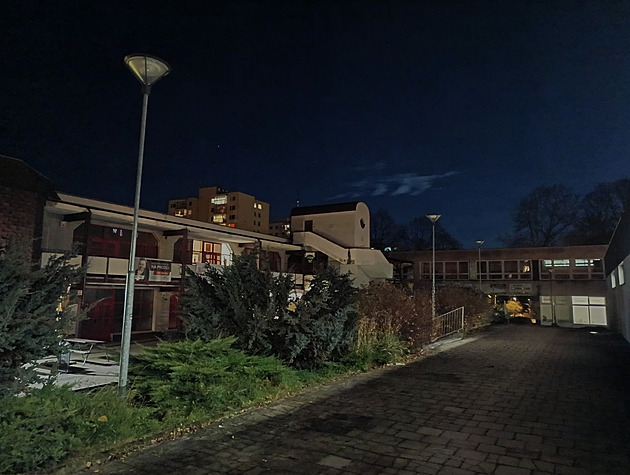 Trénink na blackout, či test trpělivosti? Ve Žďáru zhasly lampy, lidé chodí s čelovkami