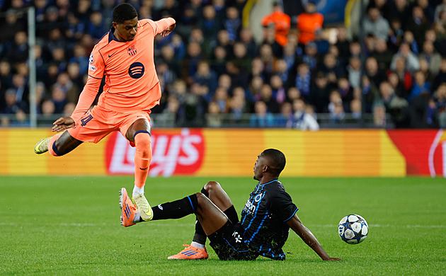 ONLINE: Barcelona potřetí srovnává v Bruggách, vedení Leverkusenu zařídil Schick