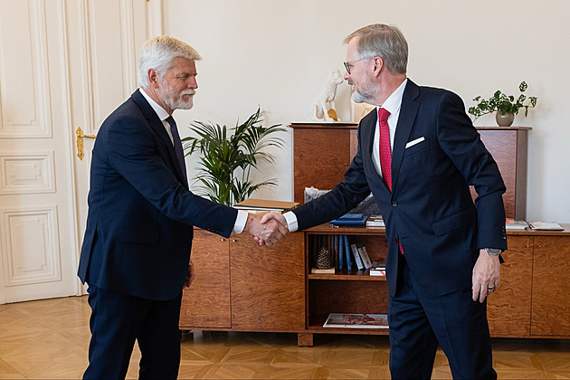 Prezident Pavel přijme od premiéra demisi, Fiala mu ji předá osobně
