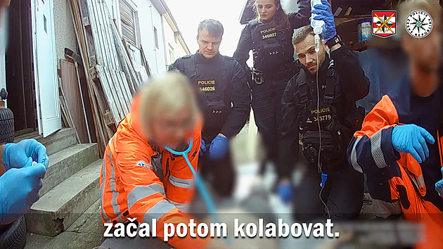 Duševně nemocný muž se zabarikádoval v domě, policisté museli prokopnout dveře