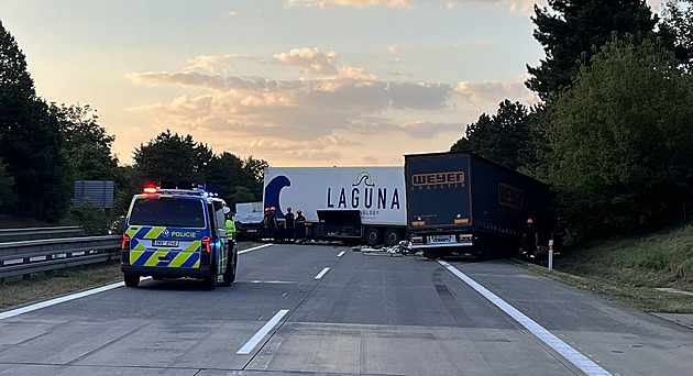 Ministerstvo nesplnilo úkol. Kamionům chybí u dálnic stovky parkovacích míst