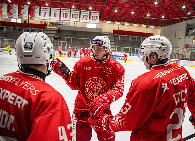 Hokejová Slavia přehrála béčko Pardubic a první ligu vede o 13 bodů