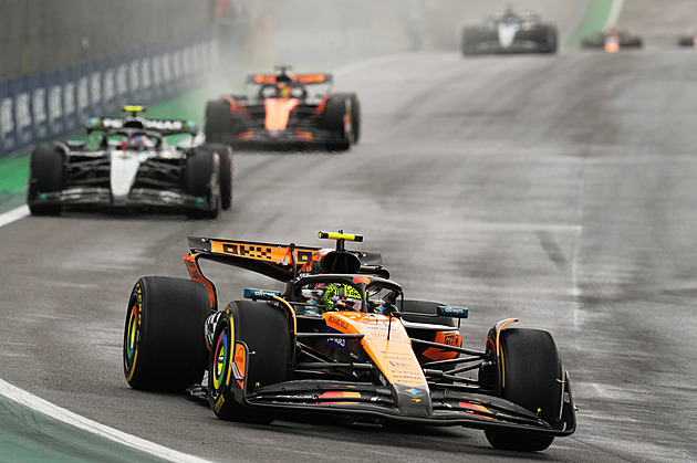 ONLINE: Velká cena Brazílie plná nehod. Leclerc končí, Hamilton v problémech