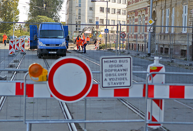 Olomoučany sužuje jedna objížďka za druhou. Opozice vyhlásila satirickou soutěž