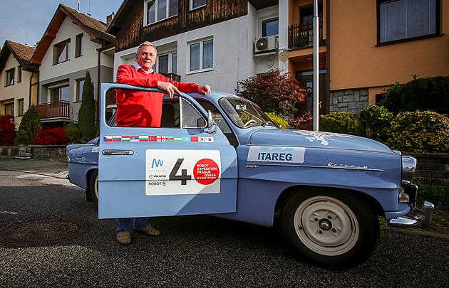 Čoudící veterány Japonce zaskočily. Čech líčí, jak dojeli 60 let starou oktávií na Expo