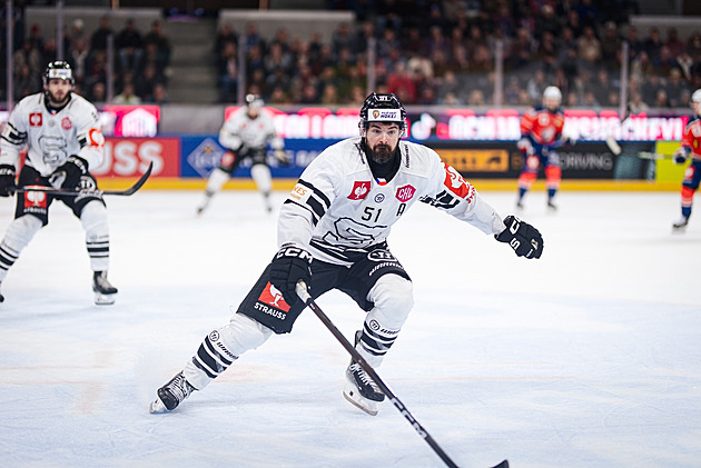 ONLINE: Sparta prohrává na ledě Zugu, druhý gól domácích dal Kubalík