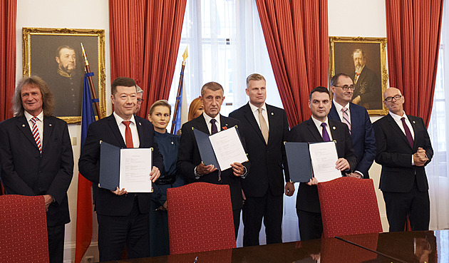 Odmítavé hlasy k požadavku Pavla na doplnění programu zní z SPD i od Motoristů