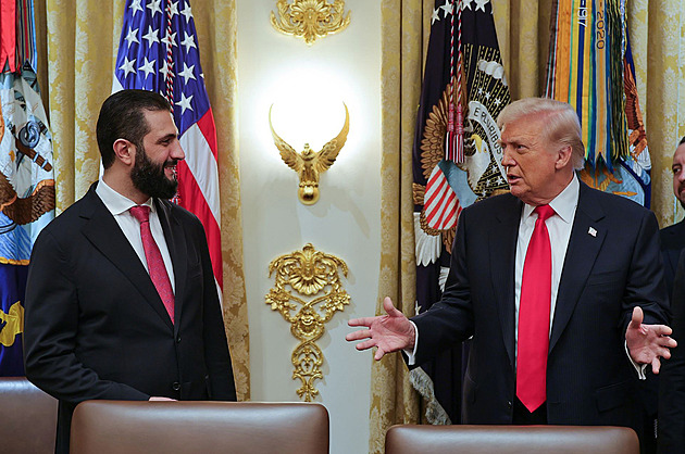 Kolik máte manželek? ptal se syrského prezidenta Trump a postříkal ho kolínskou