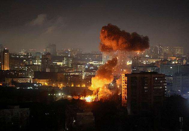 Kyjev čelil masivnímu dronovému útoku, stovky jich letěly také na Rusko