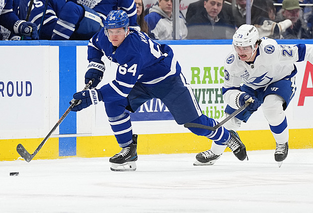 Kämpf napodobil Zadinu. V Torontu skončí, vzdal se desítek milionů. Zůstane v NHL?