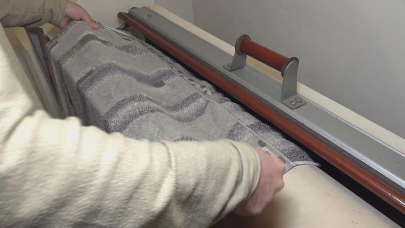 Mobil za desítitisíce nebo mandl místo sušičky. Jak se od revoluce proměnila výbava domácnosti?