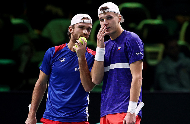 Davis Cup ONLINE: Češi v deblu prohrávají, v závěru druhého setu nevyužili brejkbol