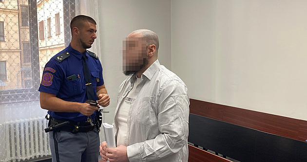 Trest za zotročování a znásilňování dívek. Muž z  Karlovarska si odsedí 10 let