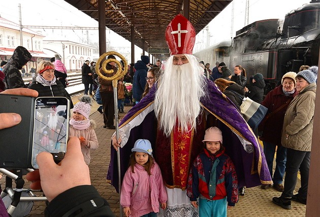 Oslava Mikuláše na kolejích. Parní krásky doprovodí speciální historické vlaky