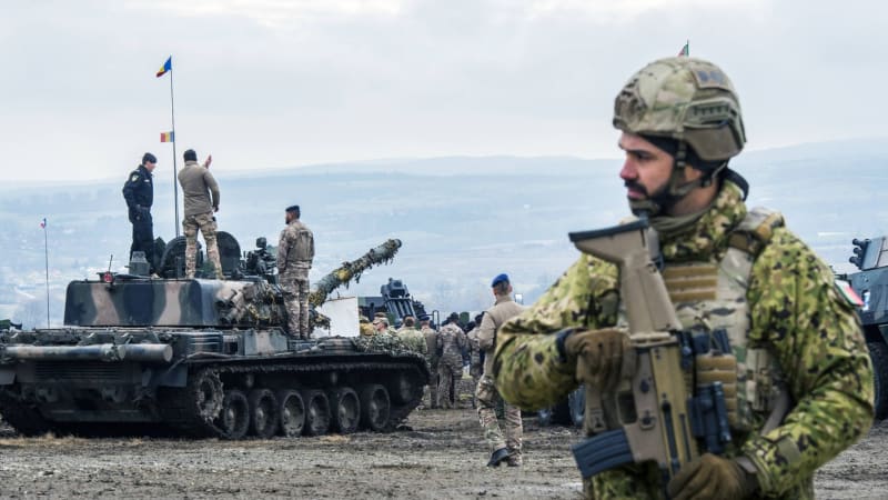 Evropská komise chce zřídit „vojenský Schengen“. Podle Vondry přesně tohle potřebujeme