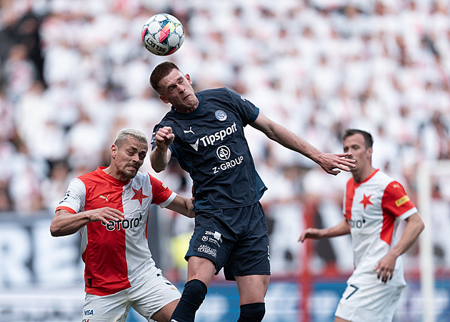 ONLINE: Slavia - Slovácko 1:0, domácí jdou do vedení, penaltu proměňuje Chytil