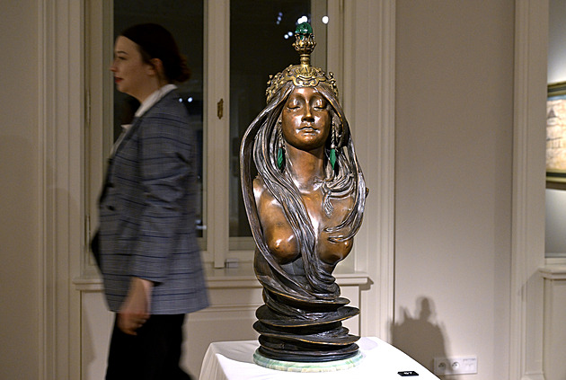 Muchův autorský rekord. Busta Příroda se vydražila za více než 18 milionů