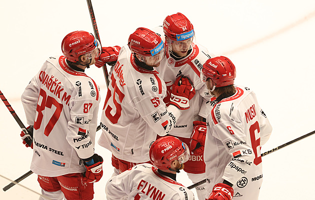 ONLINE: Třinec vede nad Hradcem, Olomouc dominuje ve Vítkovicích