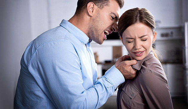 Svůdná přitažlivost „zlobivých kluků“. Proč padáme do náručí padouchům