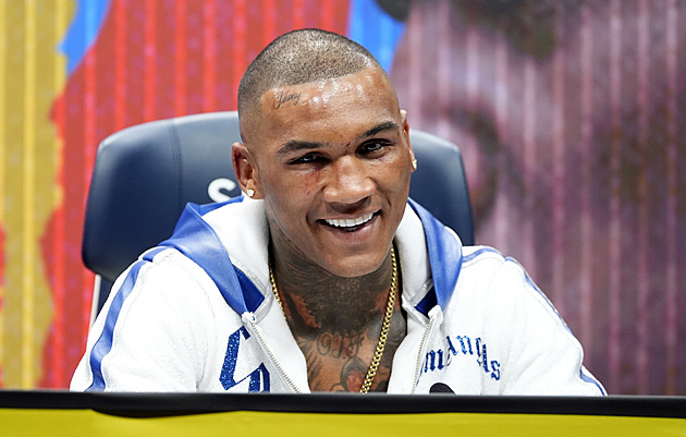 Bývalý boxerský šampion zveřejnil video z nemocnice. Fanoušci se bojí o jeho život