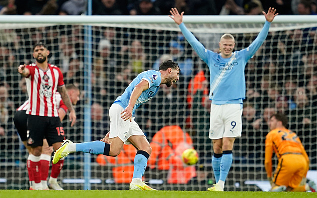 ONLINE: City i Tottenham zvyšují náskok, Aston Villa v závěru srazila Arsenal