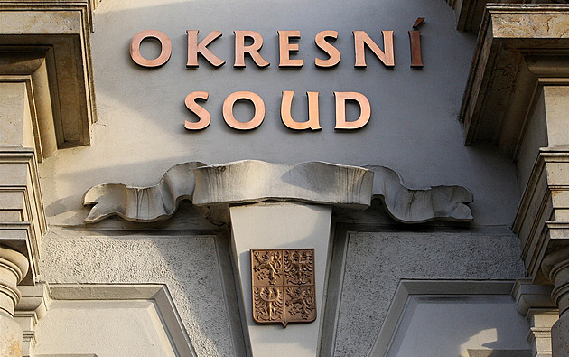 Mentálně postiženého uklízeče střelil do hrudi a obličeje, vězení unikne