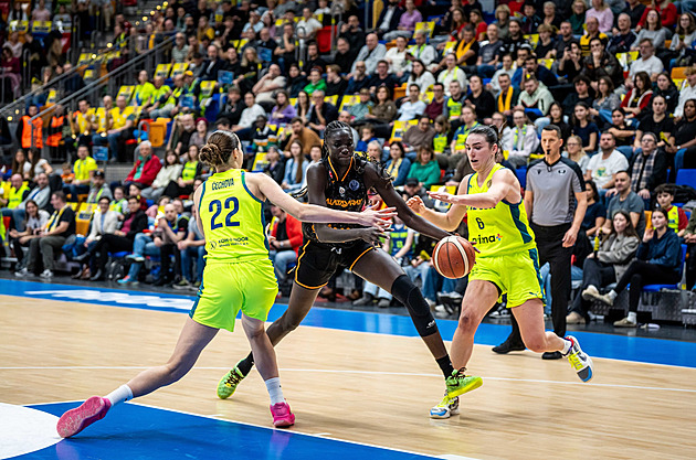 Basket ONLINE: Neporažený Galatasaray testuje USK. Pražanky v závěru odolávají