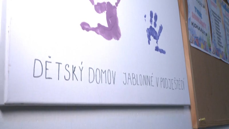 Tvrdá rána pro dětské domovy: Od ledna přijdou o přídavky. Na vině je Jurečkova superdávka